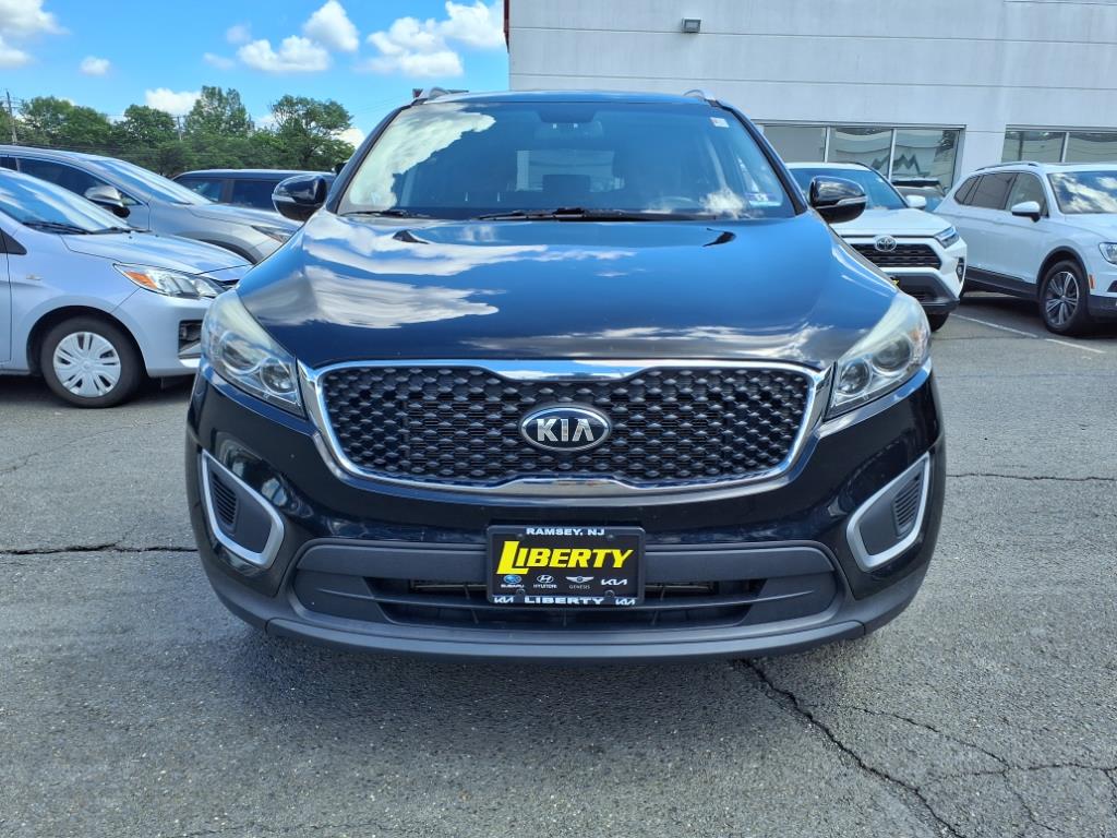 2017 Kia Sorento LX photo 2