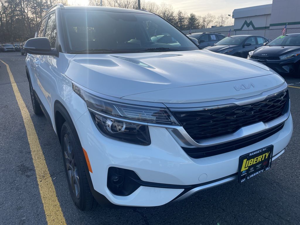 2023 Kia Seltos S's photo