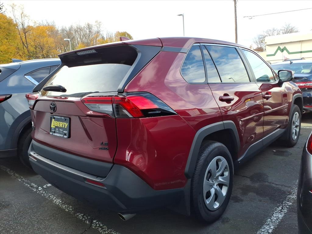 2023 Toyota RAV4 LE photo 3
