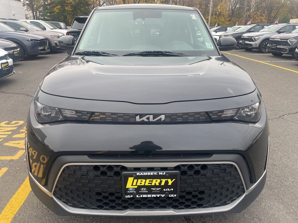 2023 Kia Soul LX photo 2