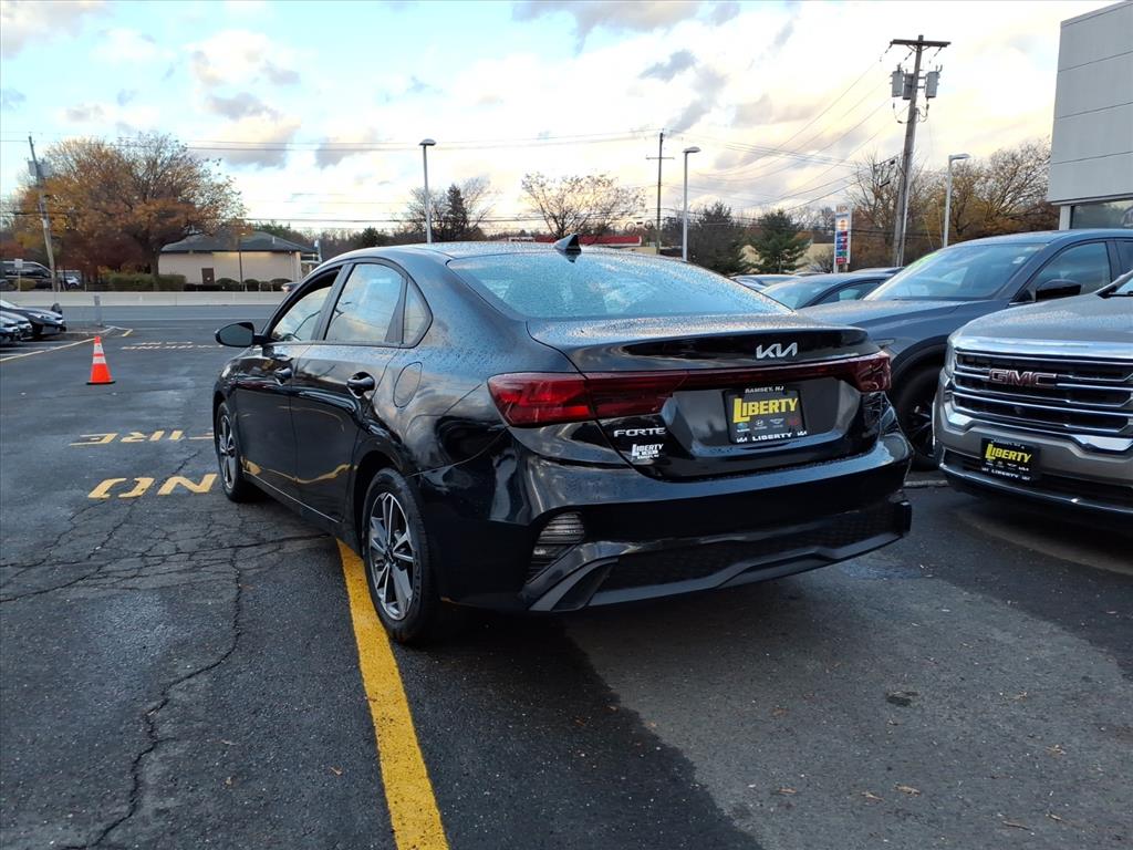 2023 Kia Forte LX photo 4