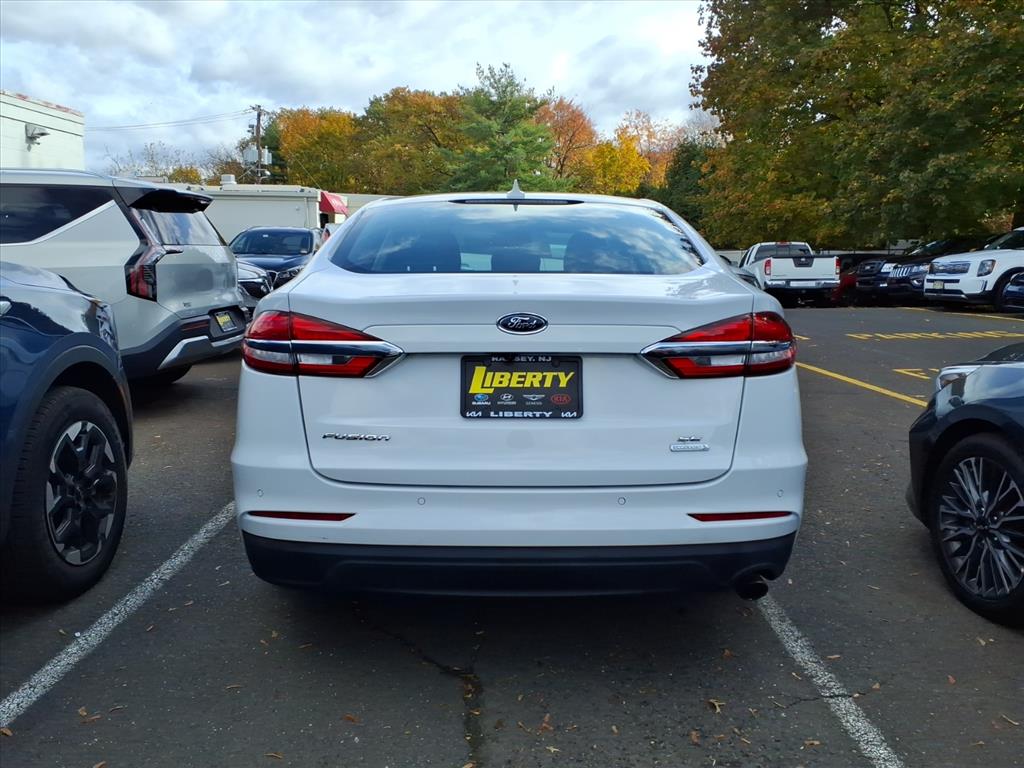 2019 Ford Fusion SE photo 2