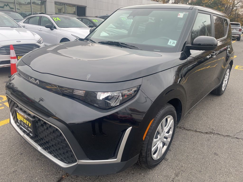 2023 Kia Soul LX photo 3