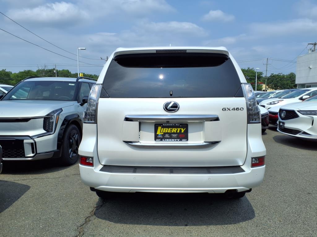 2023 Lexus GX 460 Base photo 3