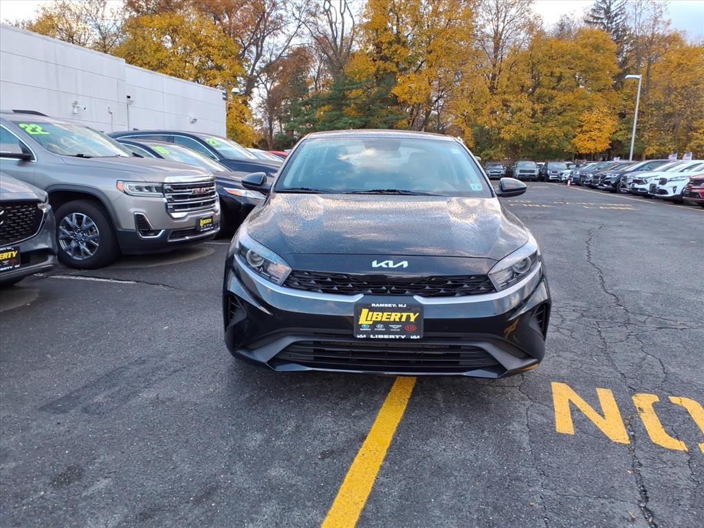 2023 Kia Forte LX photo 2
