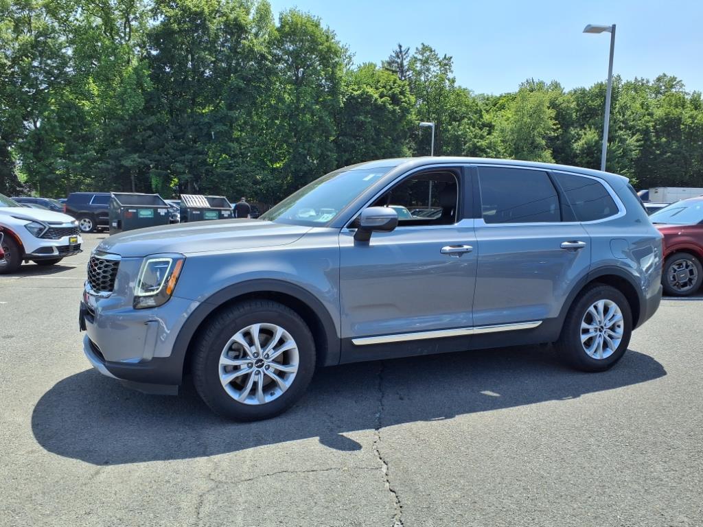 2022 Kia Telluride LX photo 3