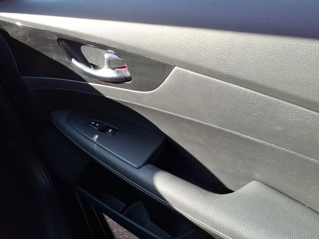 2023 Kia Forte GT-Line photo 2