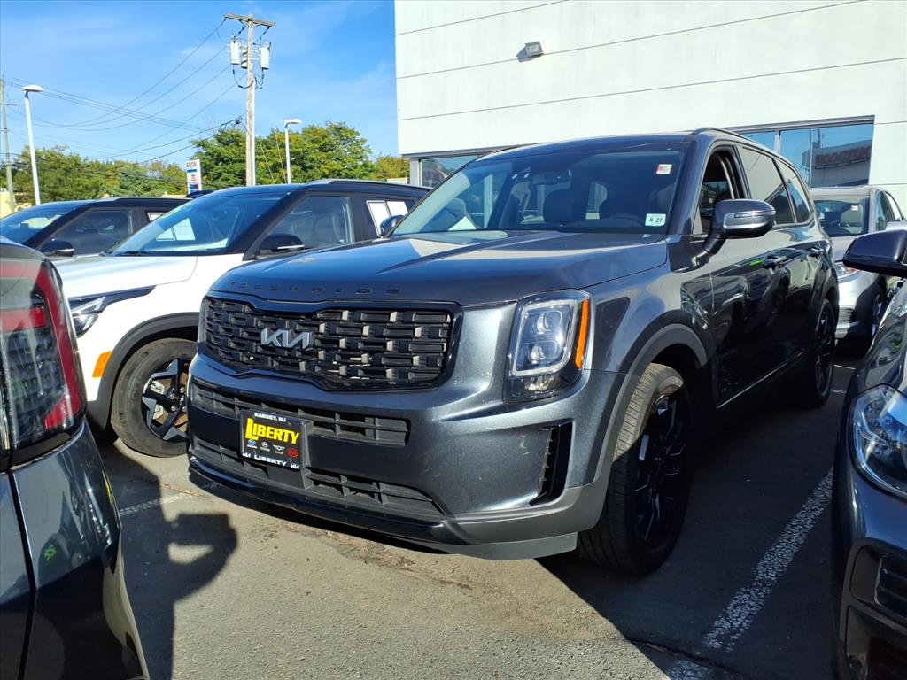 2022 Kia Telluride EX photo 2