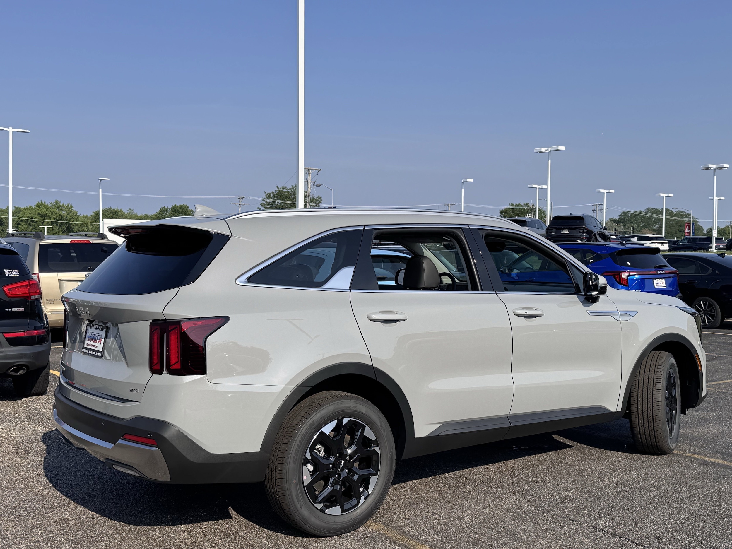 2025 Kia Sorento S - Photo 19