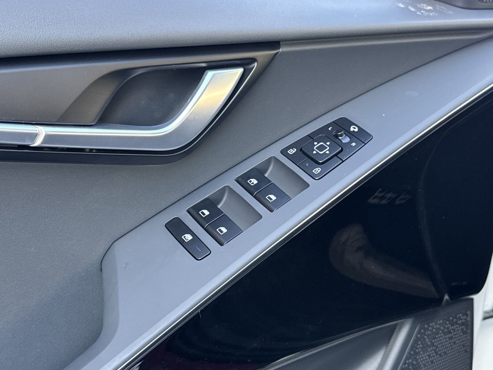 2025 Kia Niro EX Touring photo 4