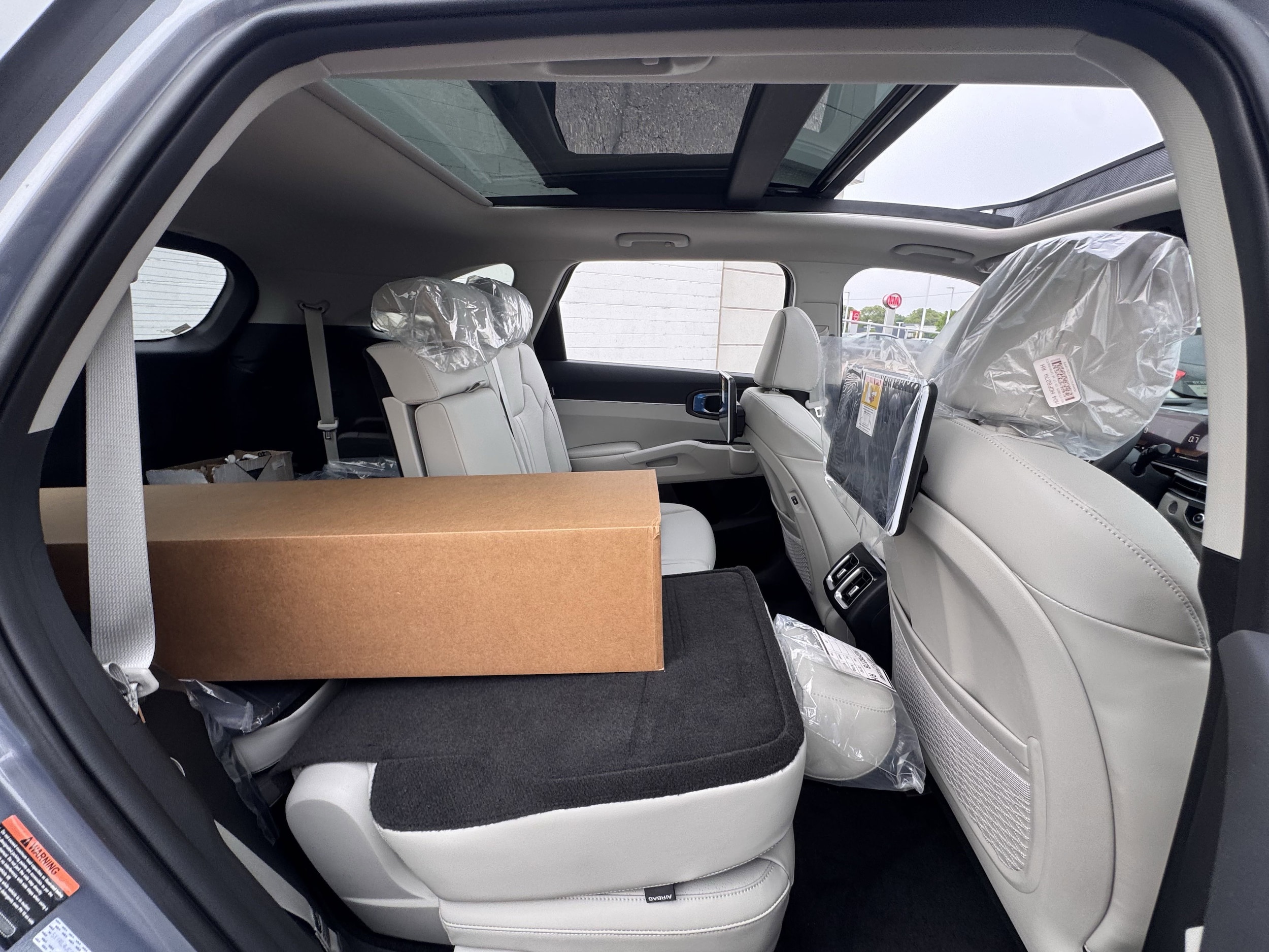 2025 Kia Sorento S - Photo 16