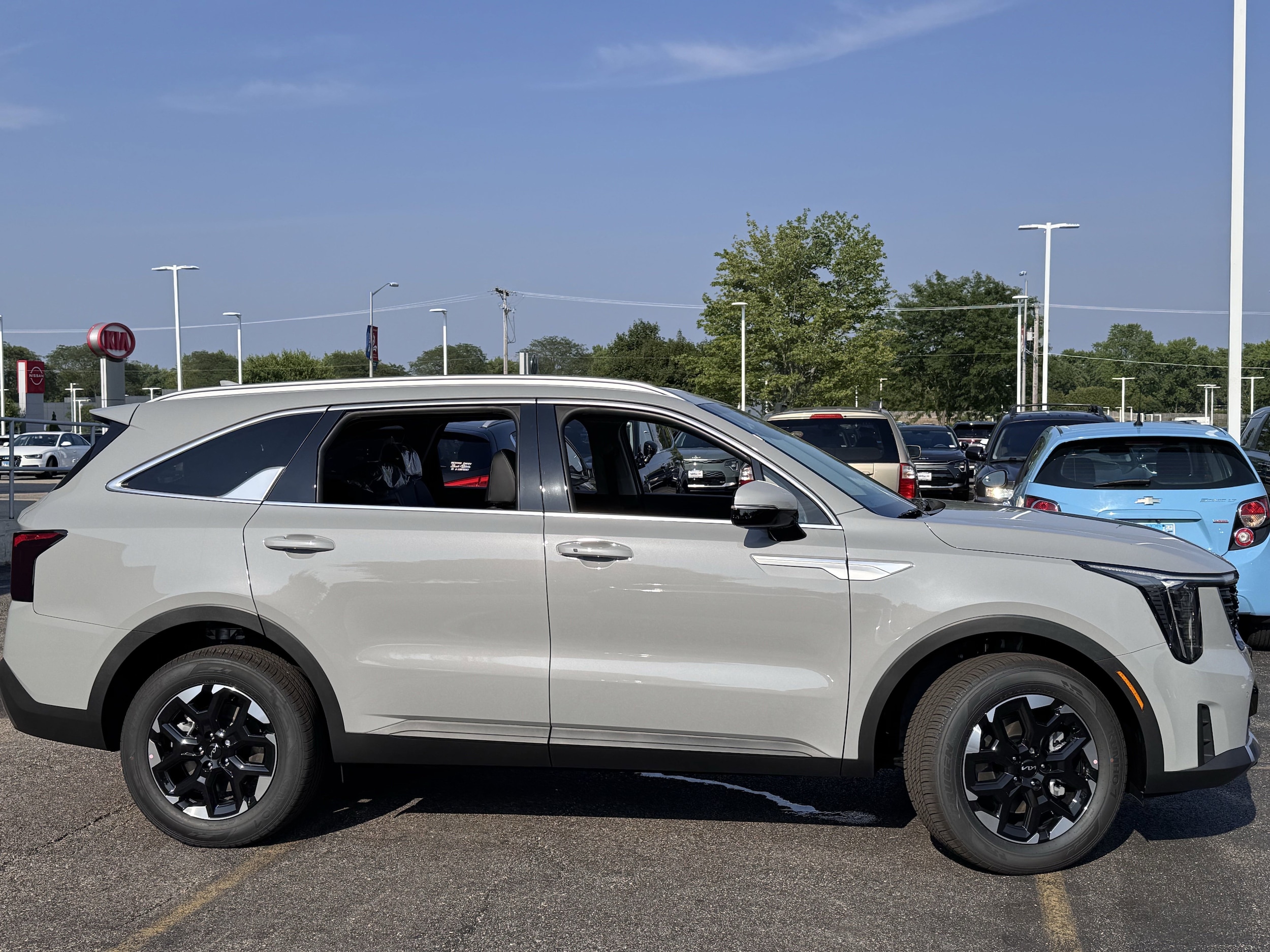 2025 Kia Sorento S - Photo 18