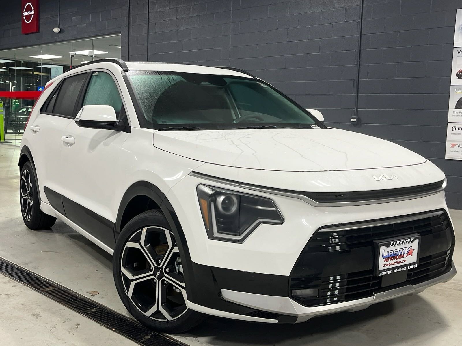 2025 Kia Niro EX Touring photo 2