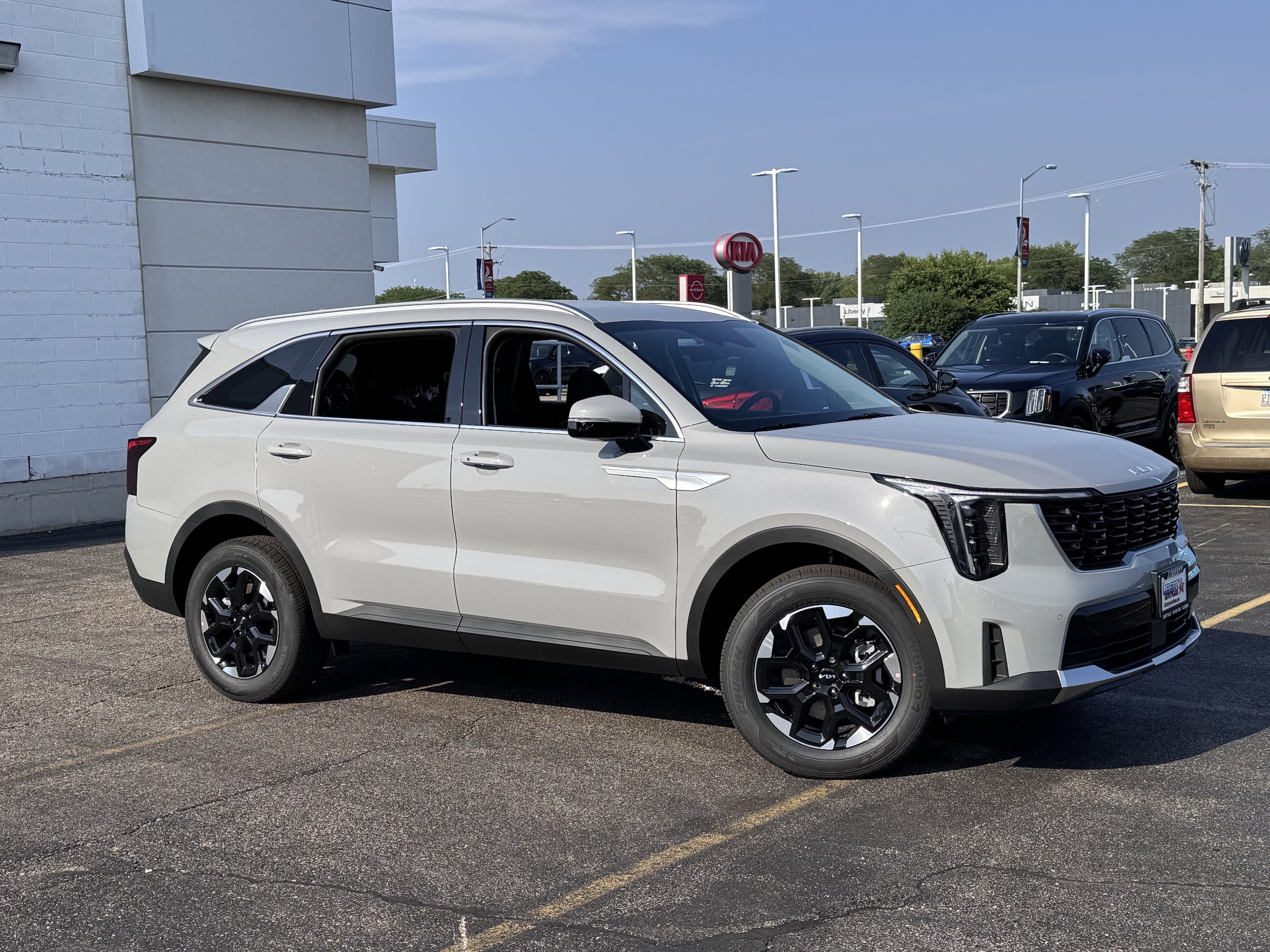 2025 Kia Sorento S - Photo 17