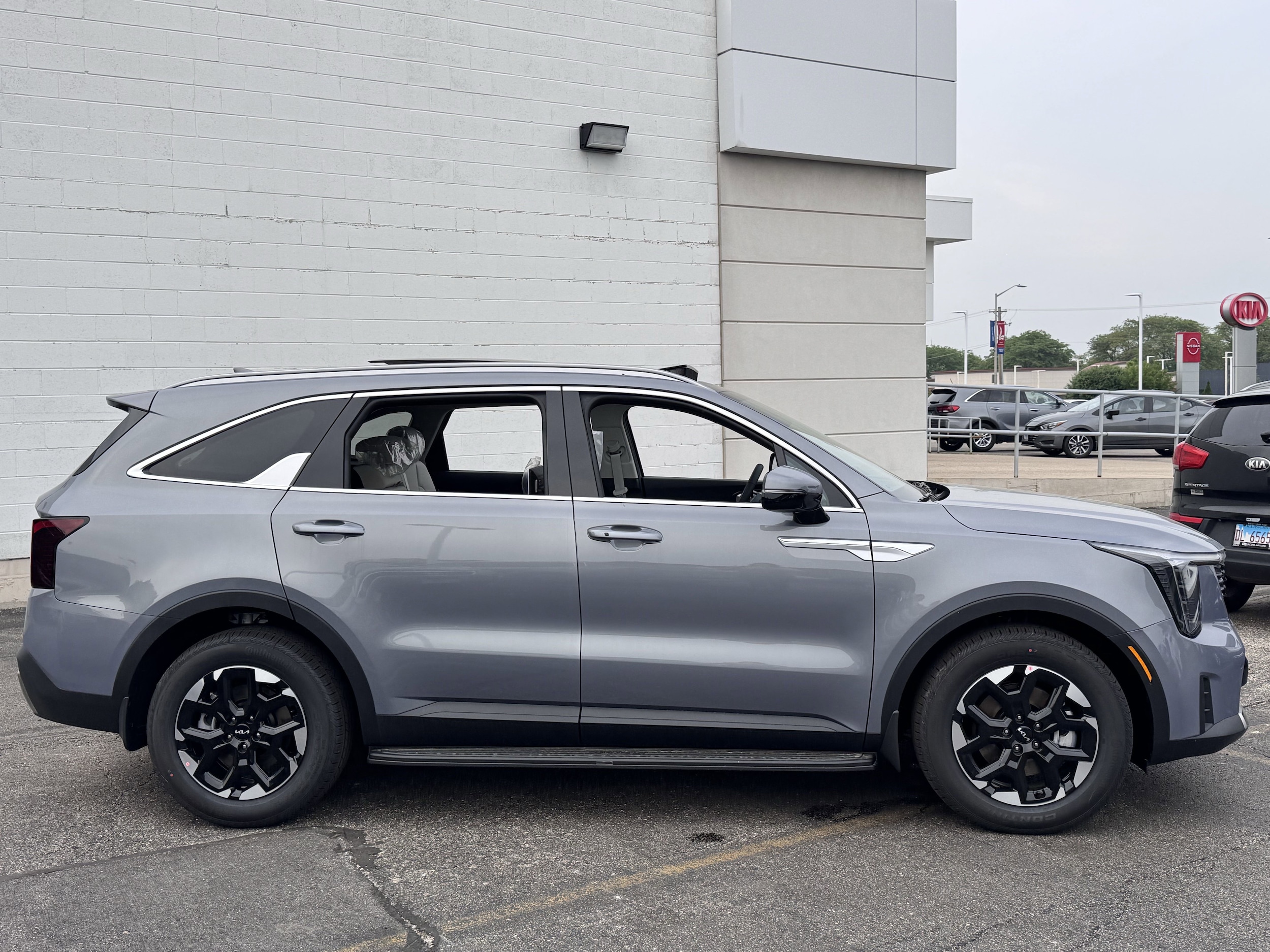 2025 Kia Sorento S - Photo 6