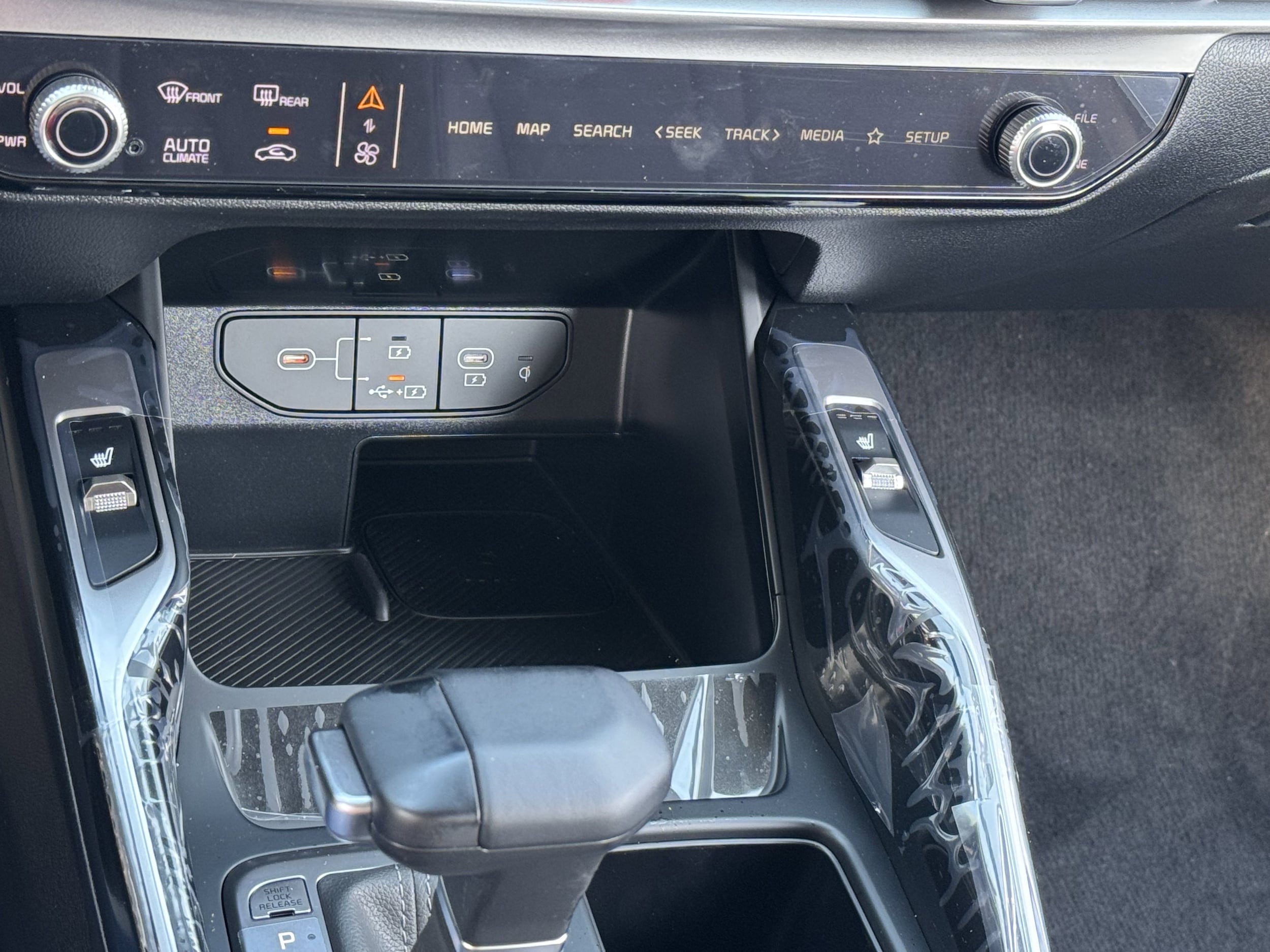 2025 Kia Sorento S - Photo 8