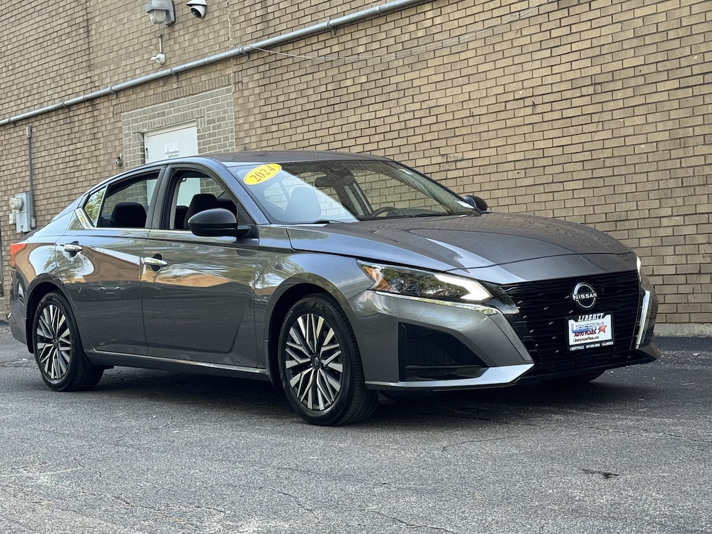 Used 2024 Nissan Altima 2.5 SV Sedan