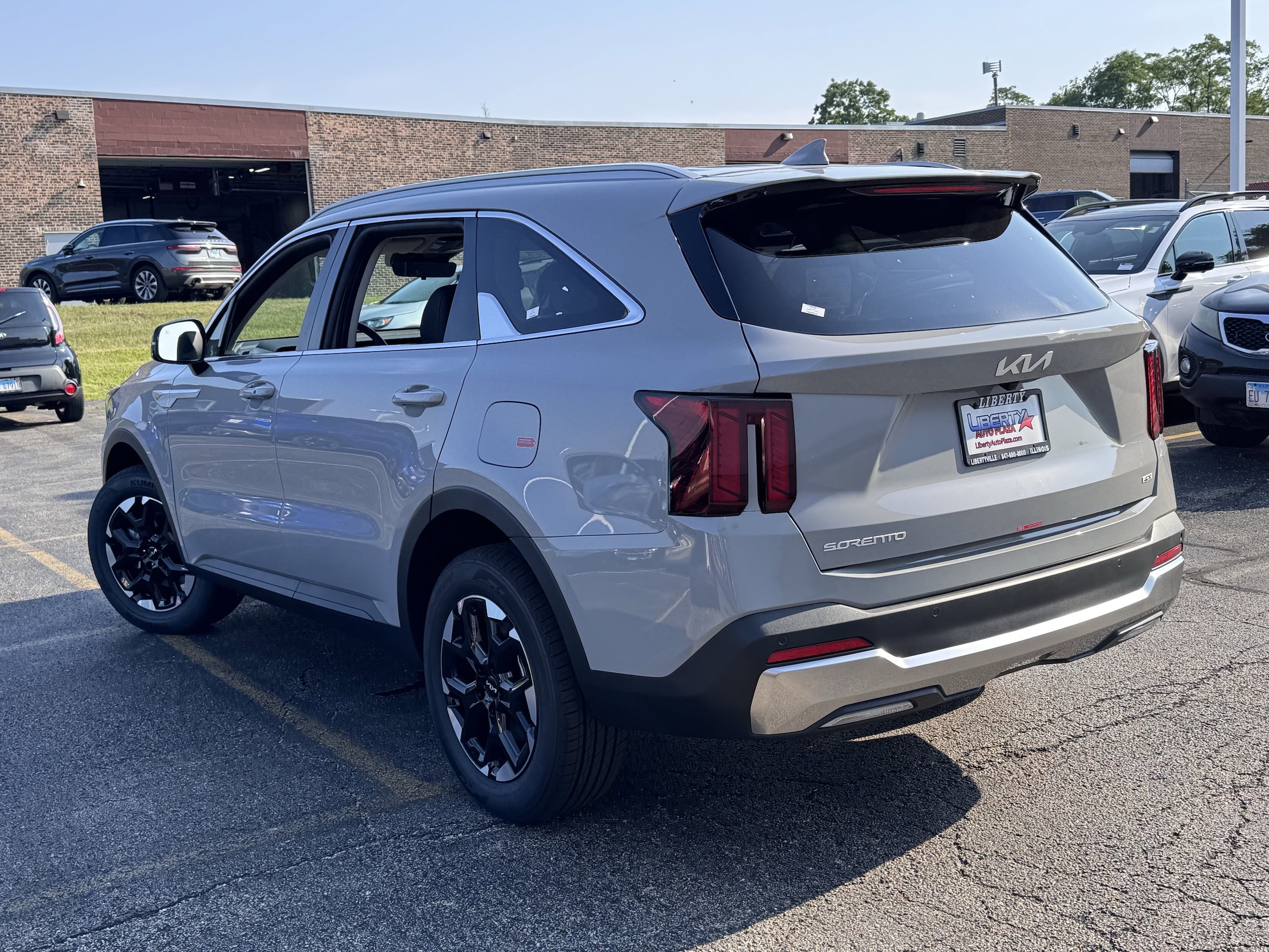 2025 Kia Sorento S - Photo 25