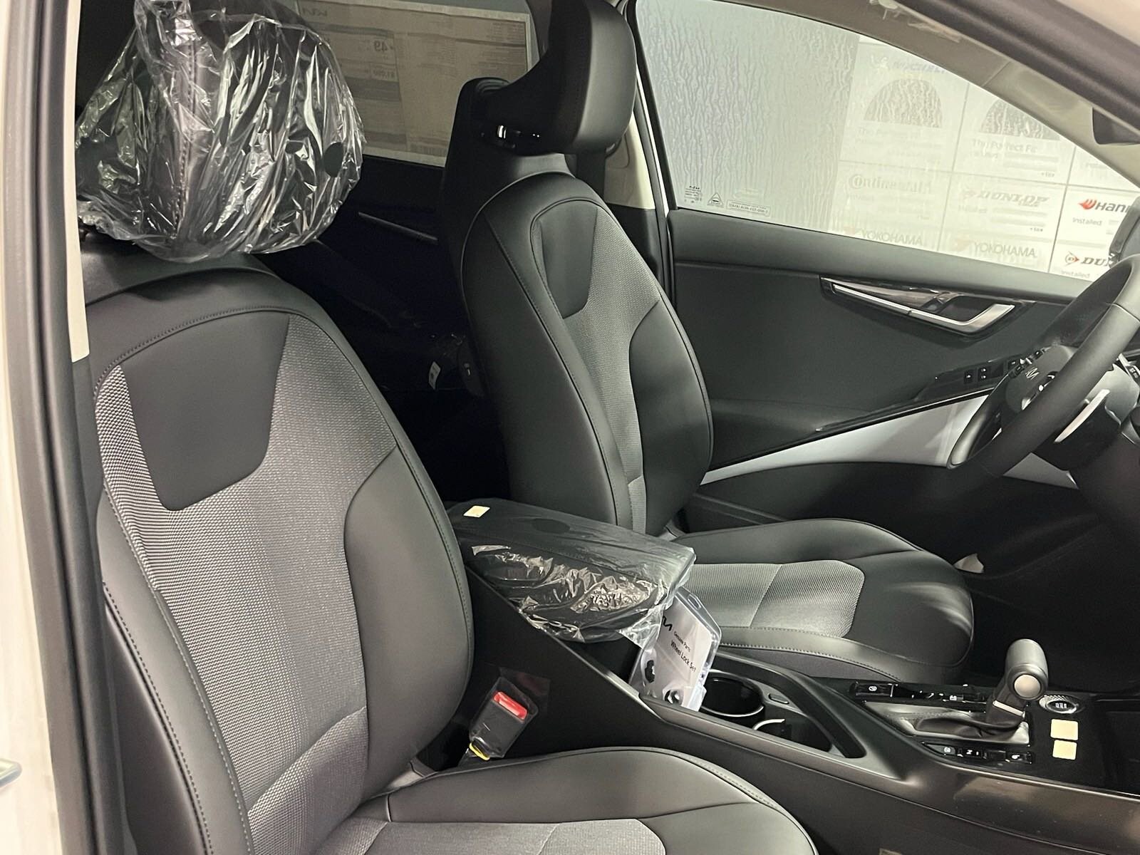2025 Kia Niro EX Touring photo 4