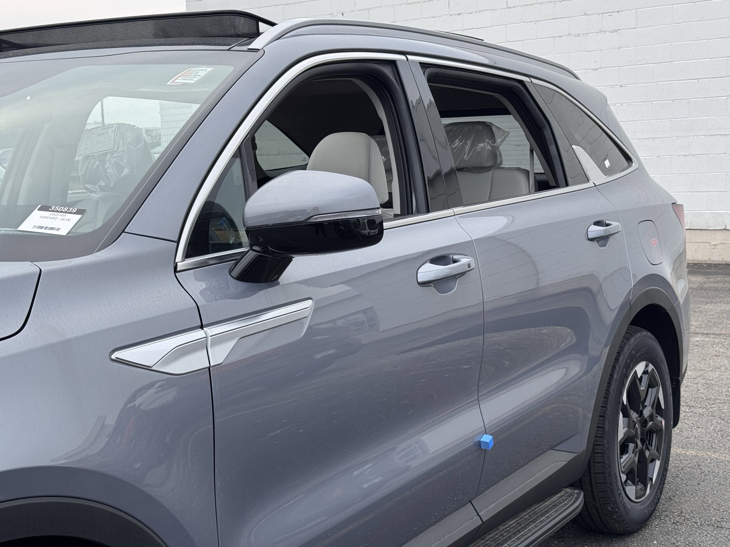 2025 Kia Sorento S - Photo 33