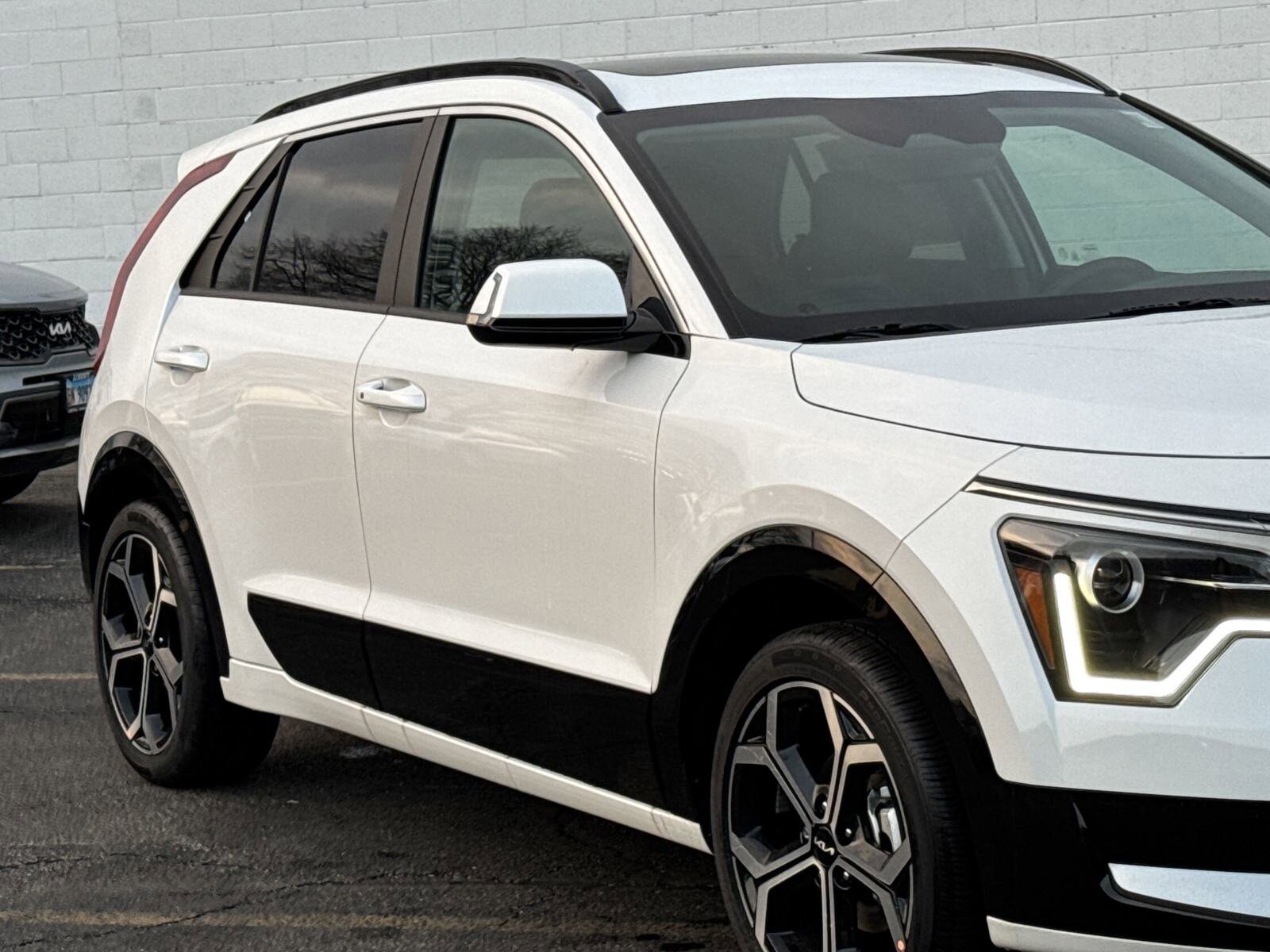 2025 Kia Niro EX Touring photo 4