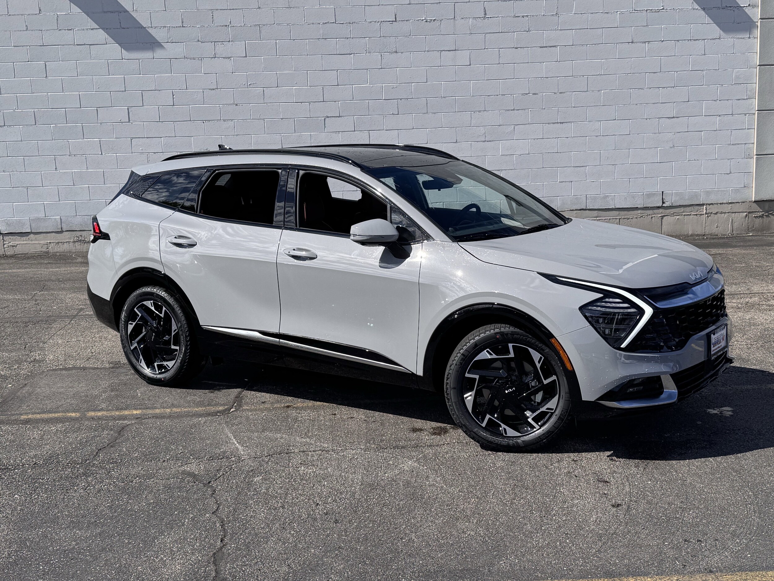 2025 Kia Sportage photo 2