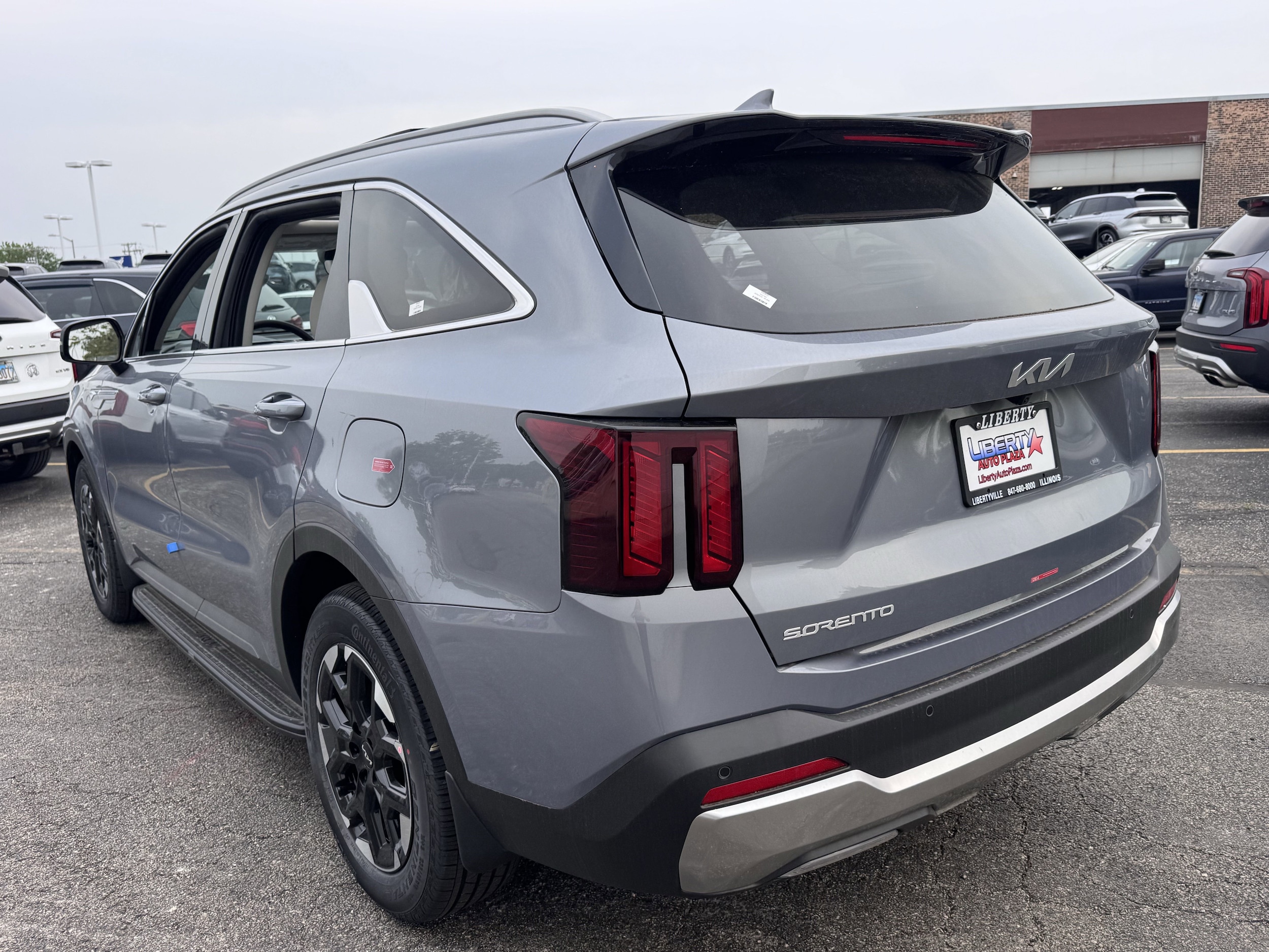 2025 Kia Sorento S - Photo 18