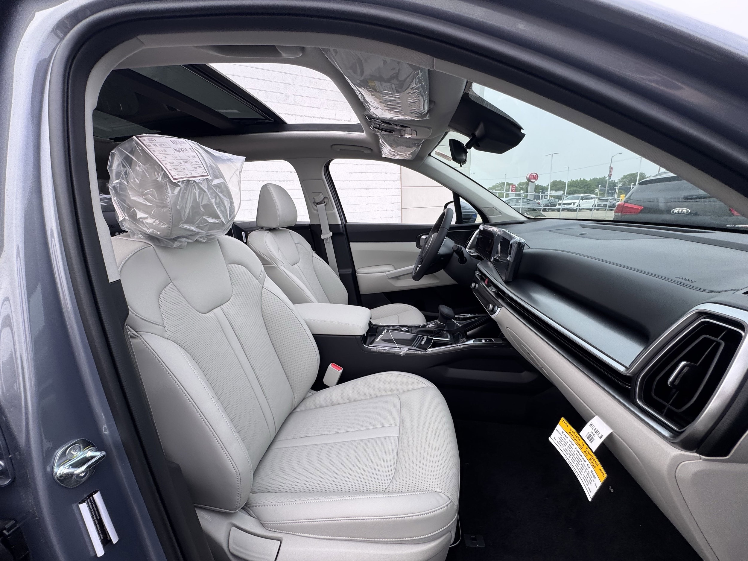 2025 Kia Sorento S - Photo 17