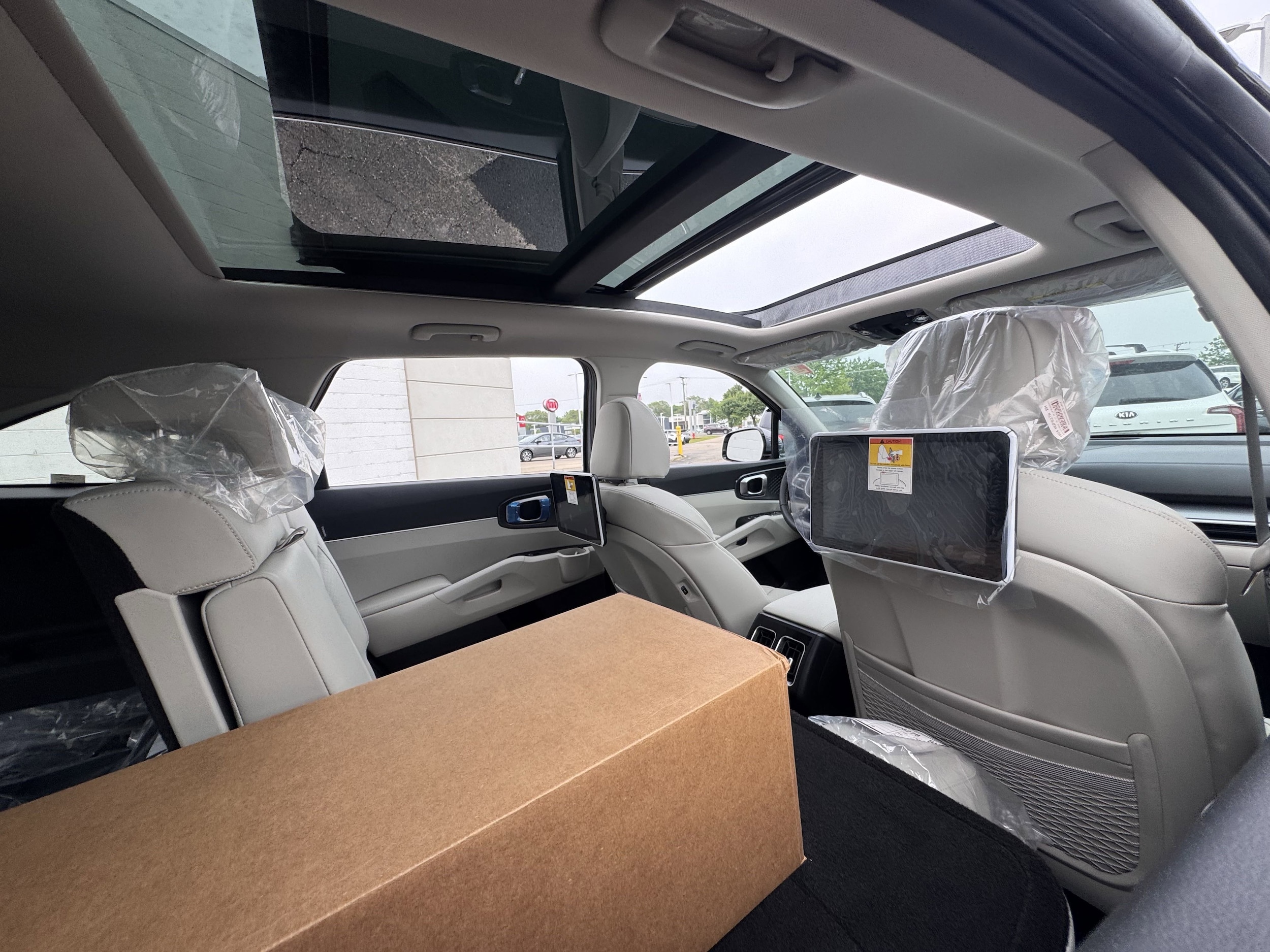 2025 Kia Sorento S - Photo 10