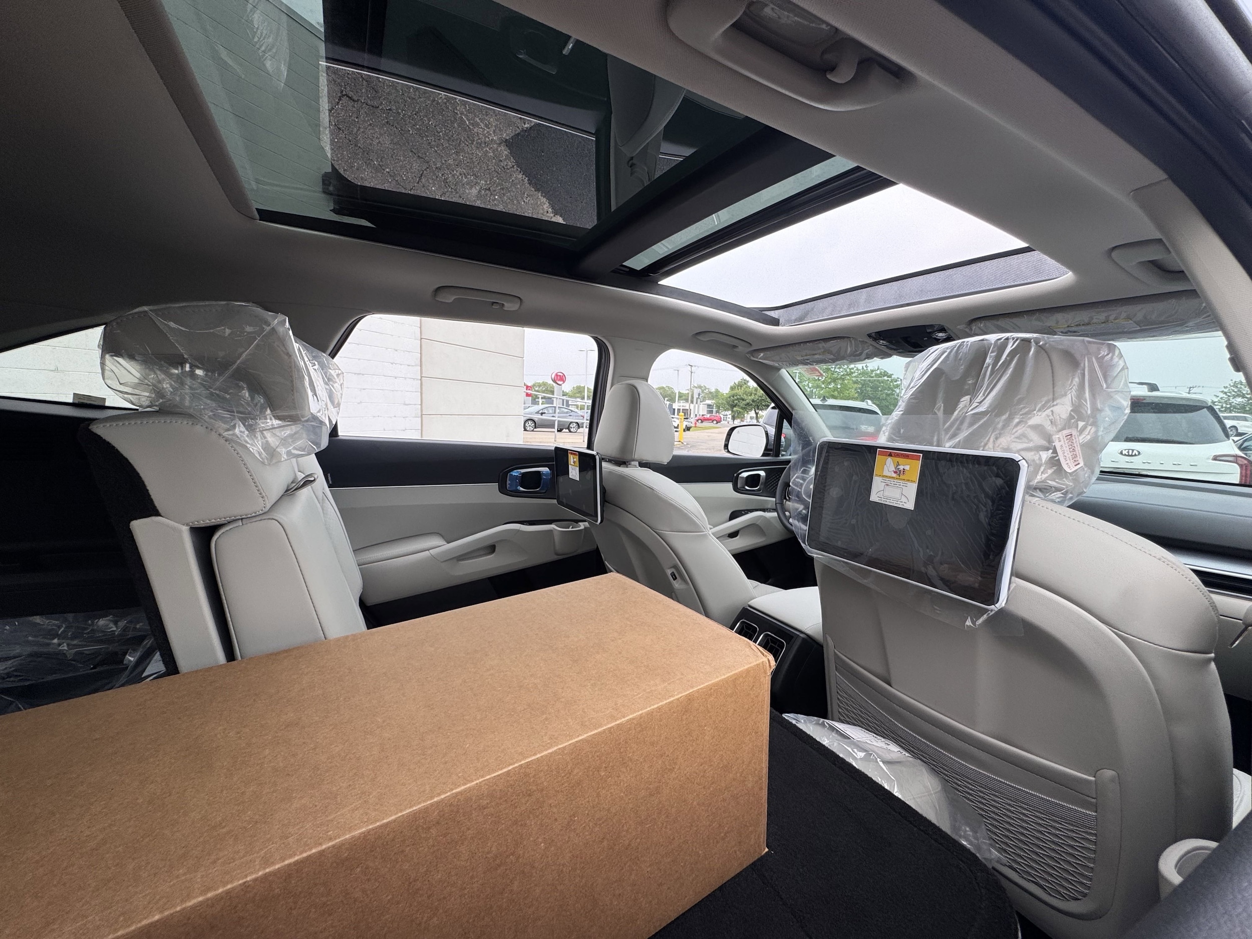 2025 Kia Sorento S - Photo 15