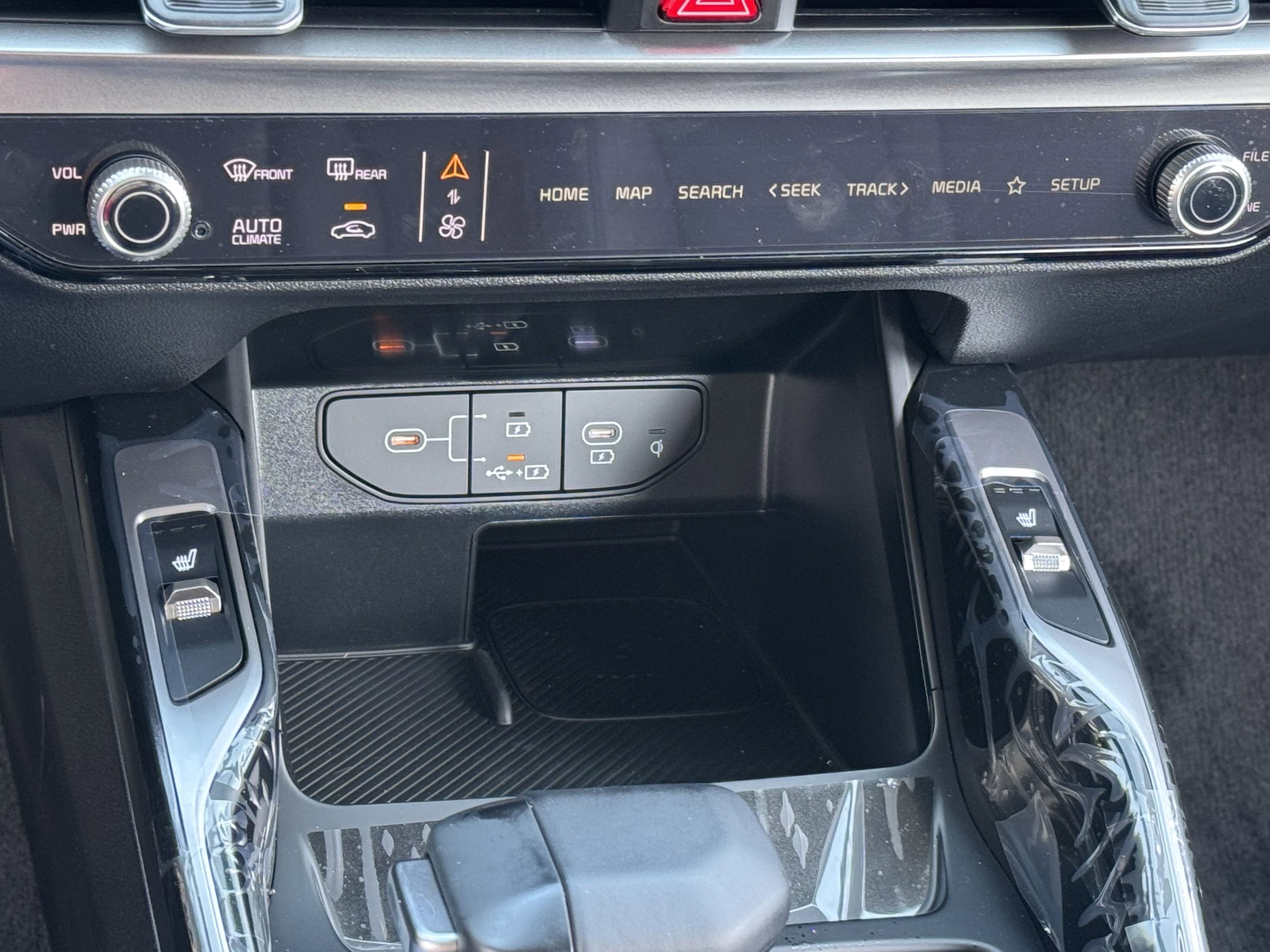 2025 Kia Sorento S - Photo 11