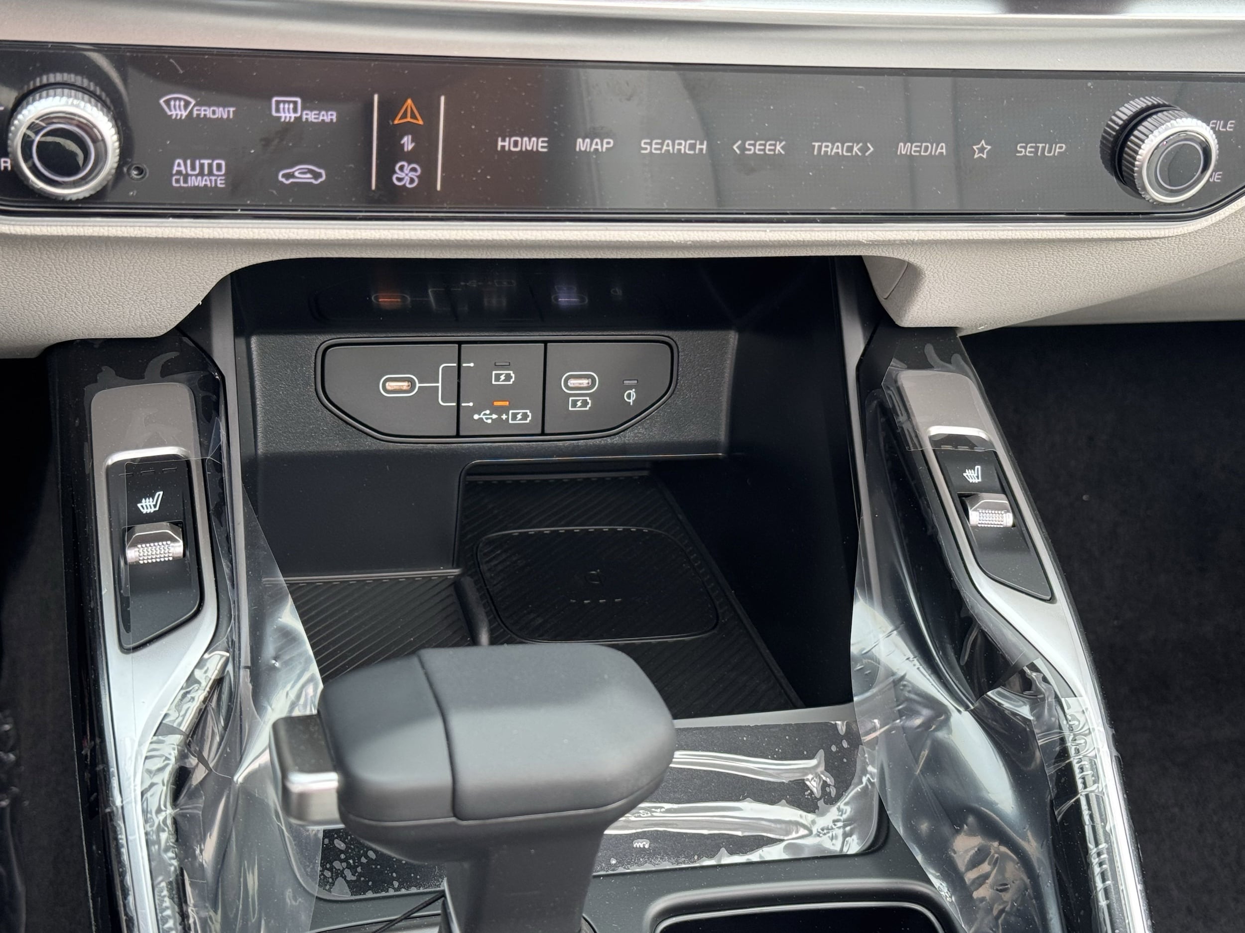 2025 Kia Sorento S - Photo 30