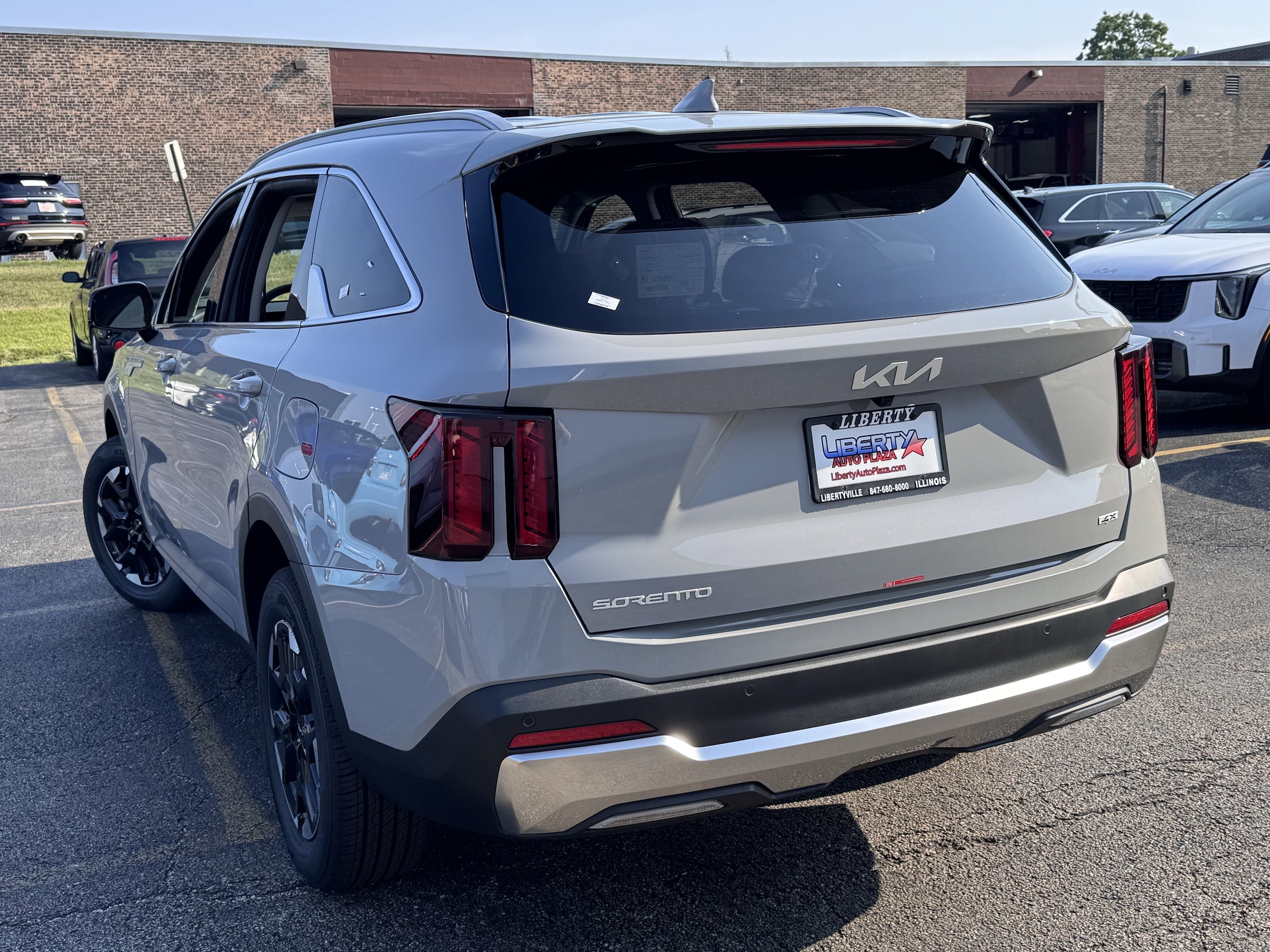 2025 Kia Sorento S - Photo 24