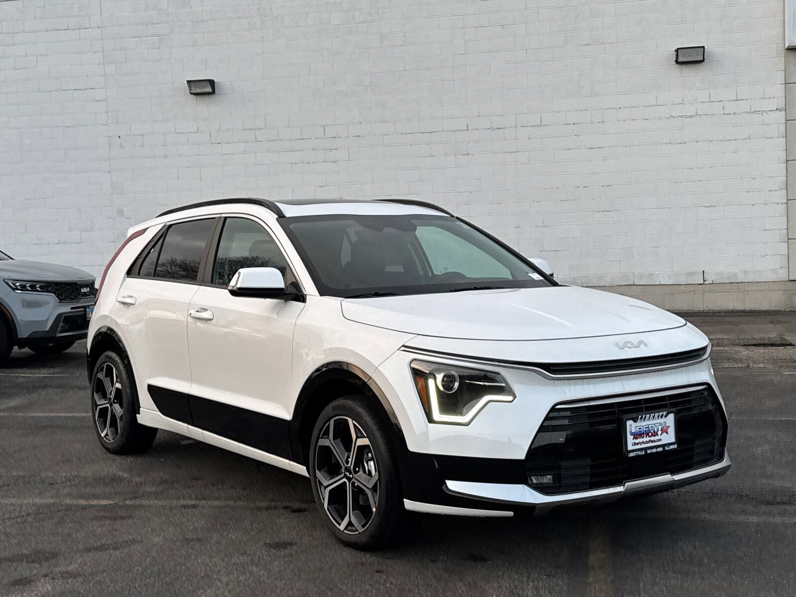 2025 Kia Niro EX Touring photo 2