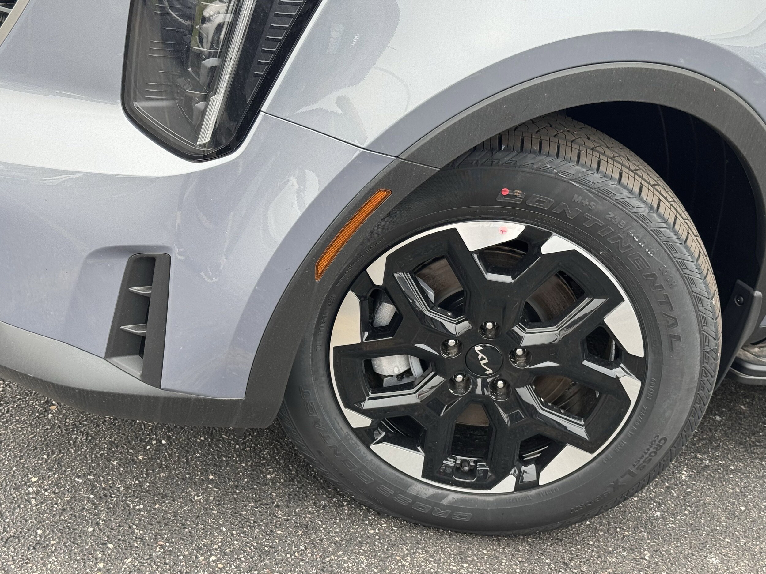 2025 Kia Sorento S - Photo 34