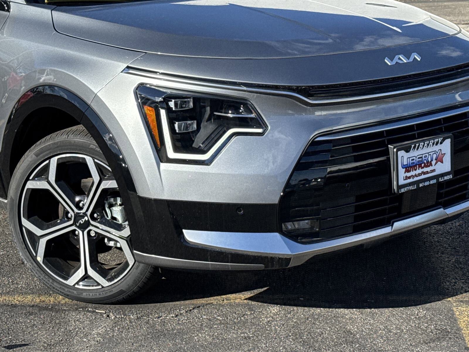 2025 Kia Niro SX Touring photo 3