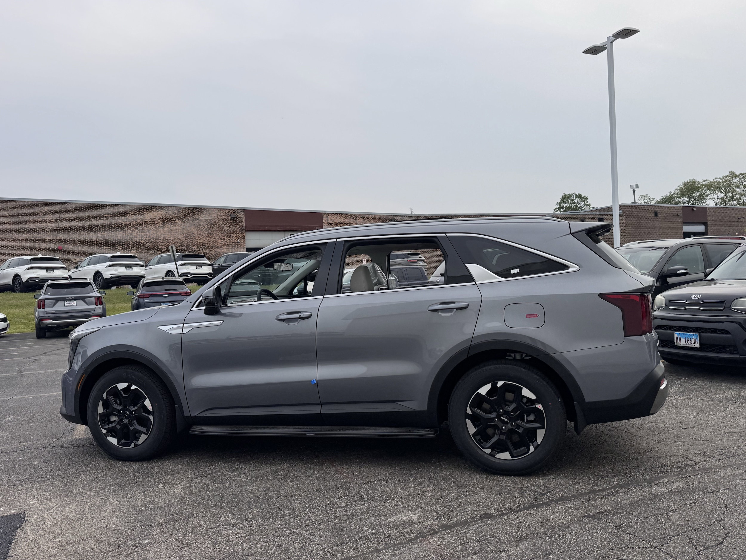2025 Kia Sorento S - Photo 19