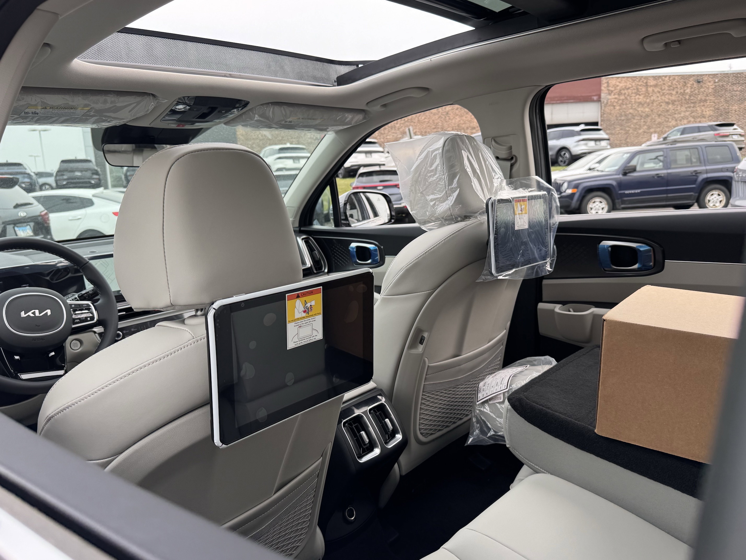 2025 Kia Sorento S - Photo 20