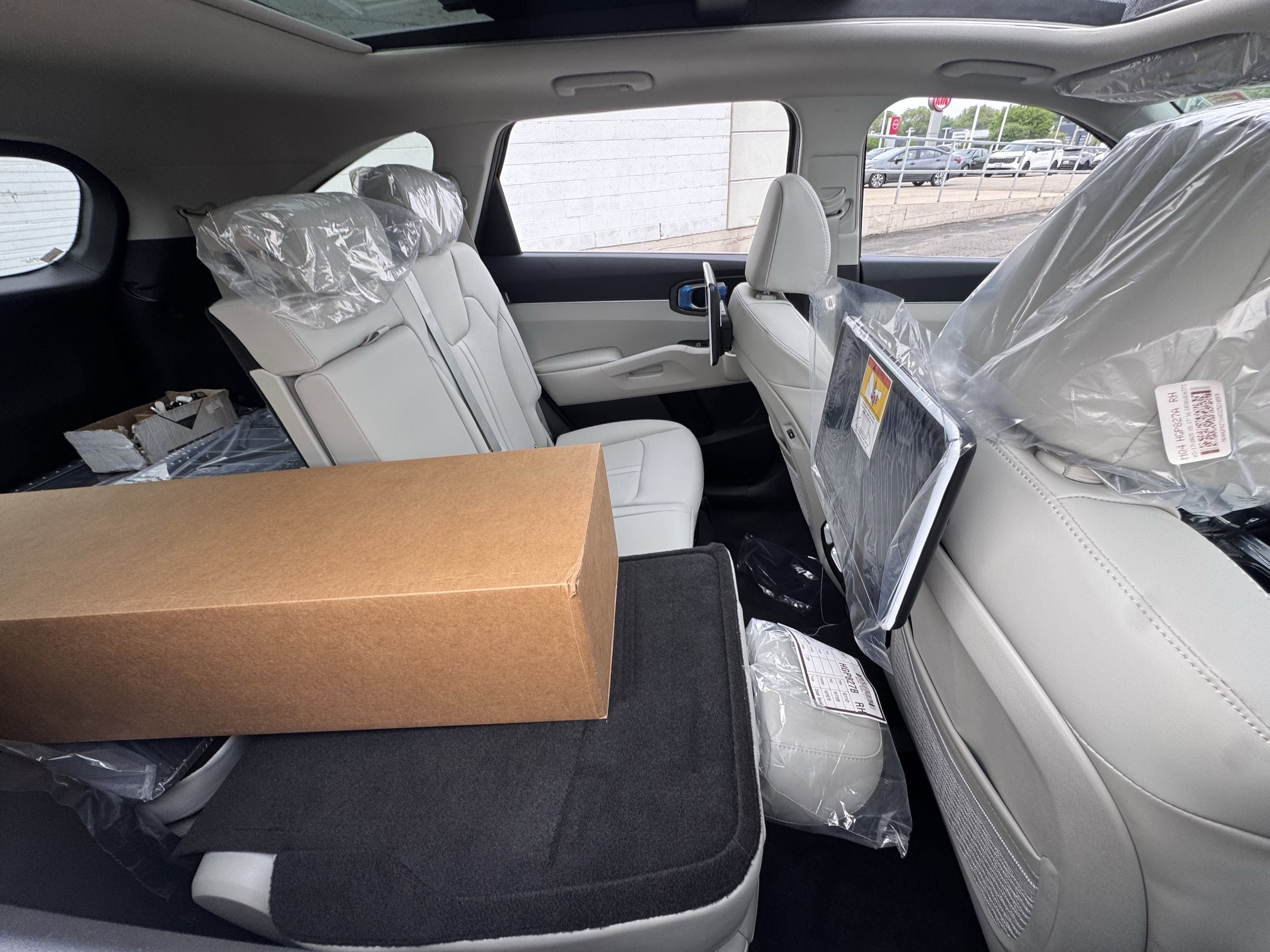2025 Kia Sorento S - Photo 12
