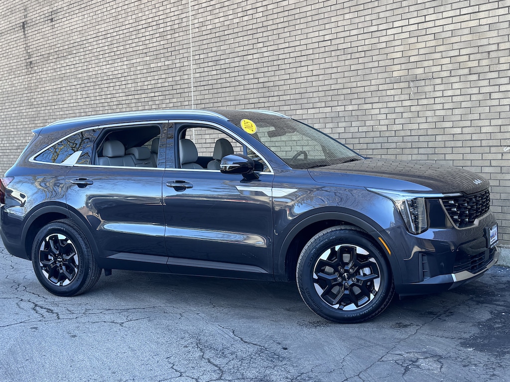 Used 2025 Kia Sorento S SUV