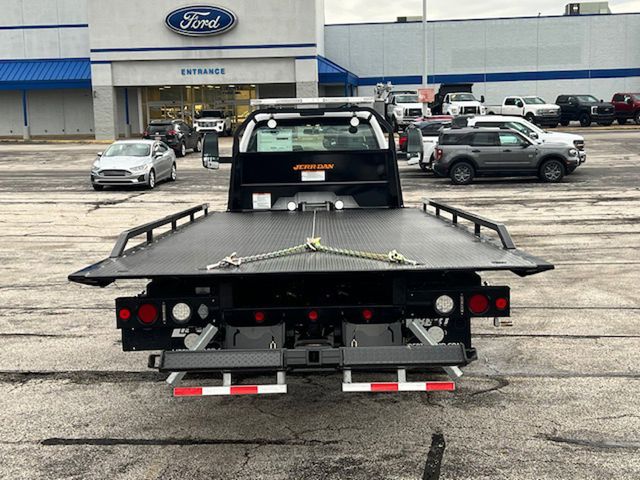 2026 Ford F-650 photo 4