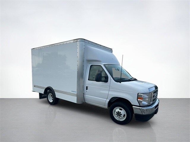 2025 Ford E-350 photo 3