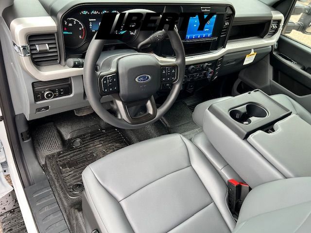 2026 Ford F-450 Super Duty XL's photo