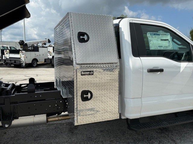 2025 Ford F-600 Super Duty Chassis Cab XL - Photo 37