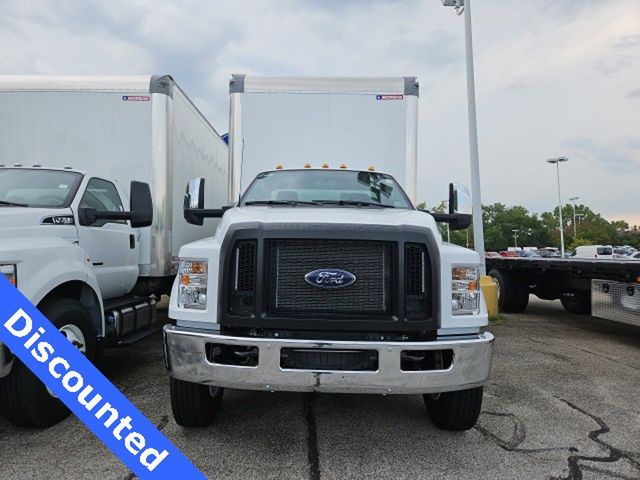 2025 Ford F-650 photo 2
