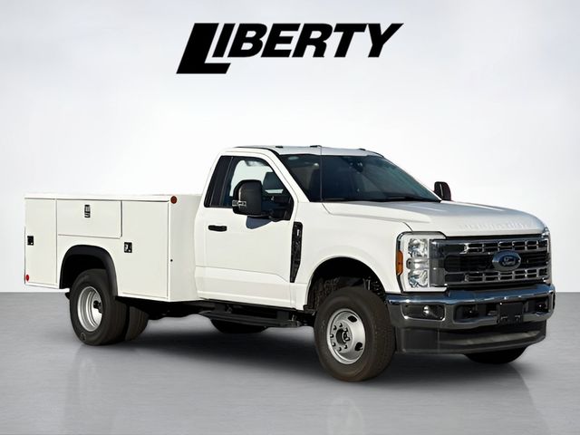 2024 Ford F-350 Super Duty Chassis Cab XL's photo