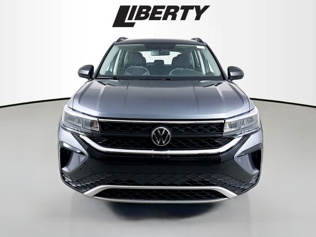 2022 Volkswagen Taos S photo 2