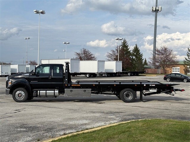 2026 Ford F-650 photo 2