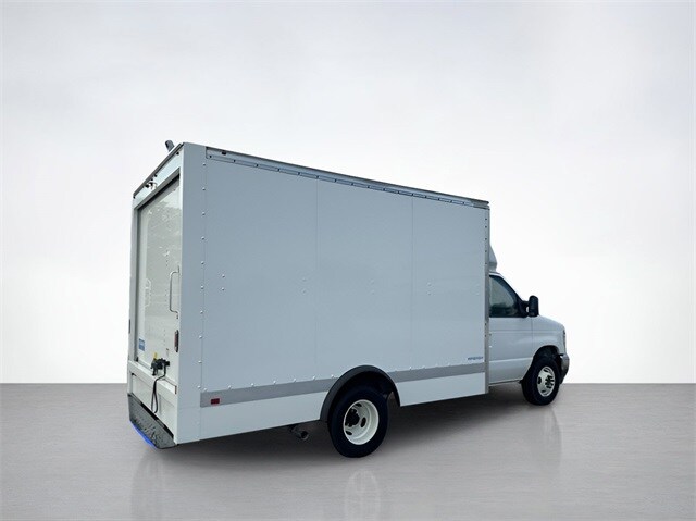 2025 Ford E-350 photo 4
