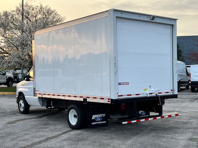 2025 Ford E-350 photo 3
